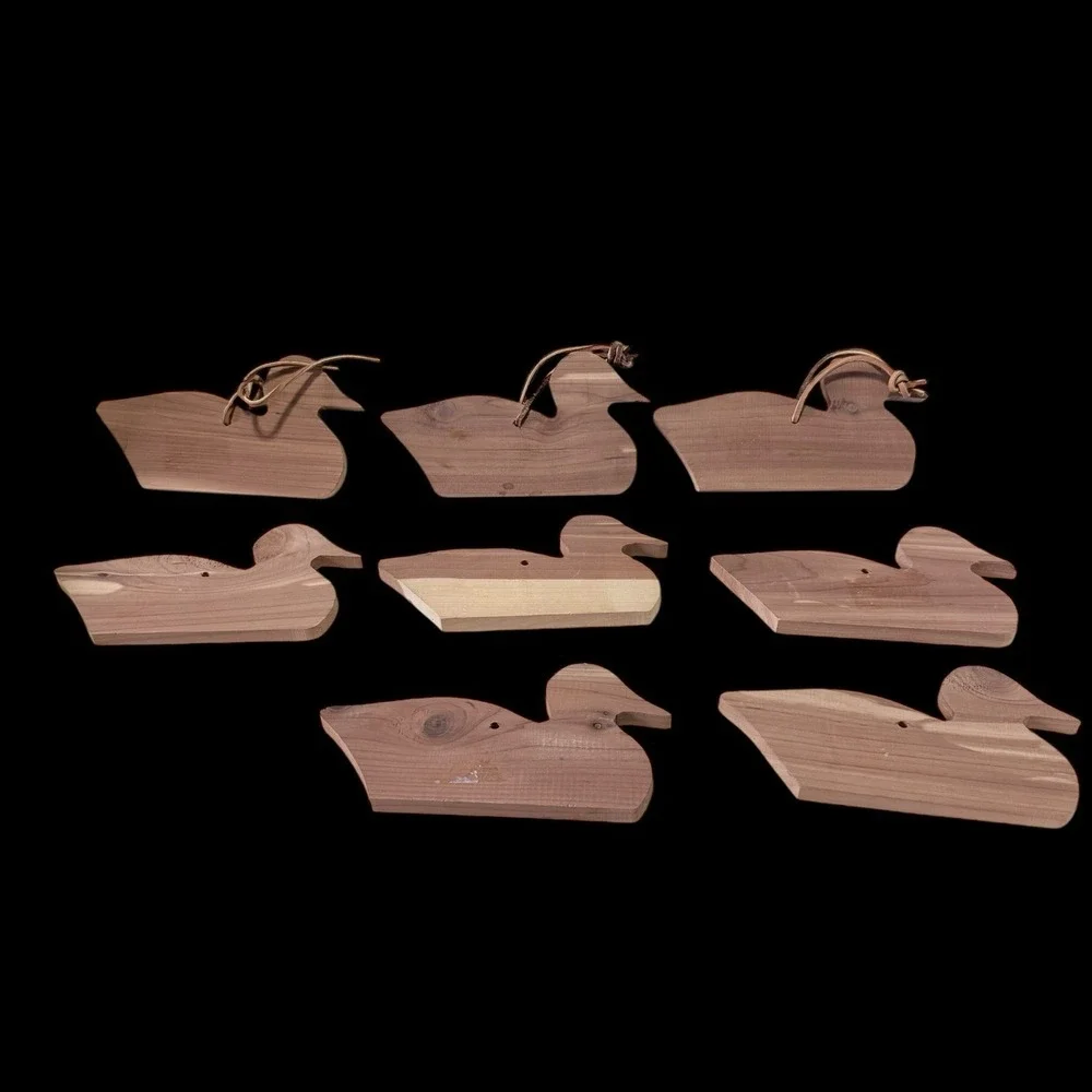 Lot Of 8 vintage Orvis Cedar Duck Bocks Hanging Closet‎ System Preowned